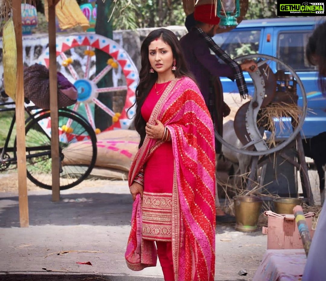 Anchal Sahu Instagram - A new chapter to unfold… Stay tuned! 7:30pm only on @colorstv #parineetii #bts #parineet #anchalsahu