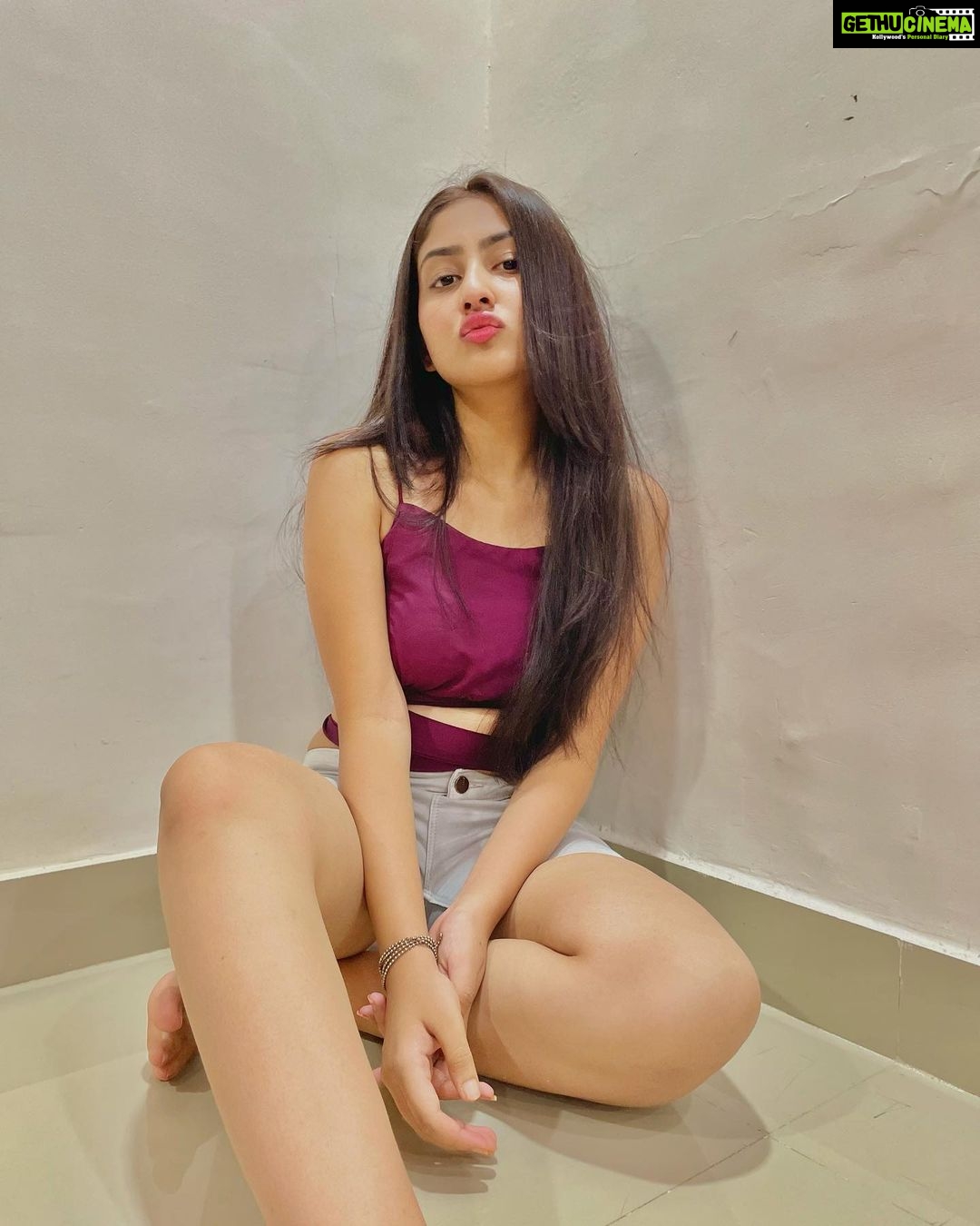 Anchal Sahu Instagram - If you're feeling like you need a little bit of company You met me at the perfect time!🤍 #goofy