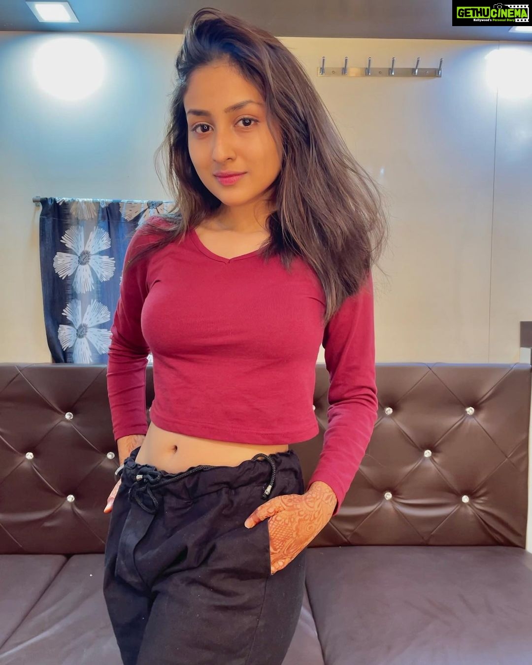 Anchal Sahu Instagram - Tere naal kyun laiyaan akhiyaan…❤️