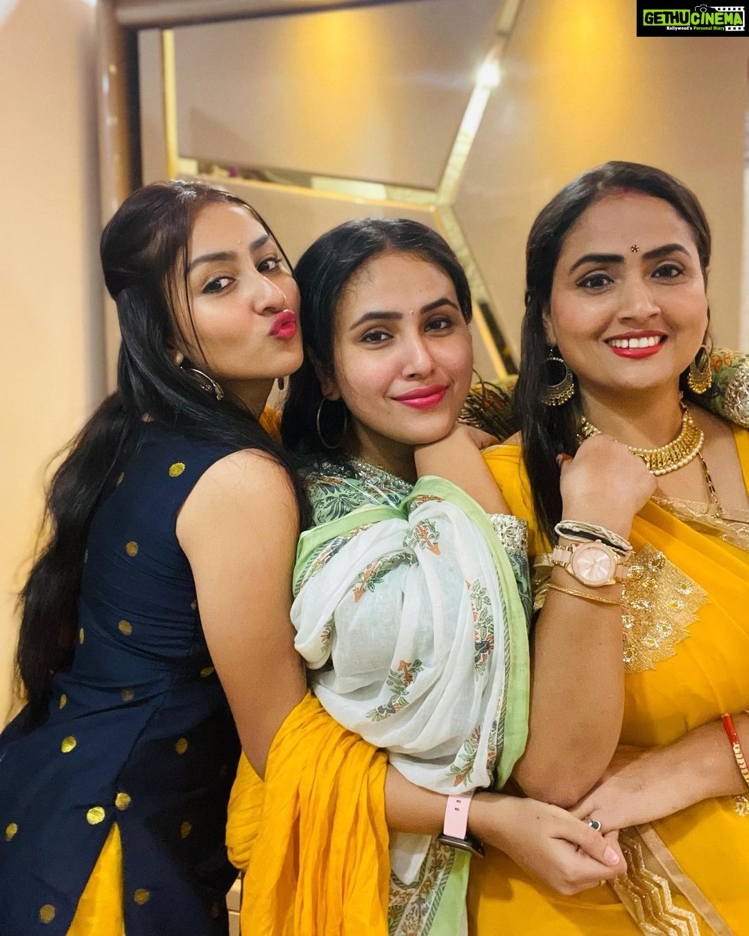 Anchal Sahu Instagram - HAPPY BIRTHDAY MUMMA!! To, The most special person of my life♥️ I love you. ♾ . Shukriya nanu and nani for bringing my angel to this world✨