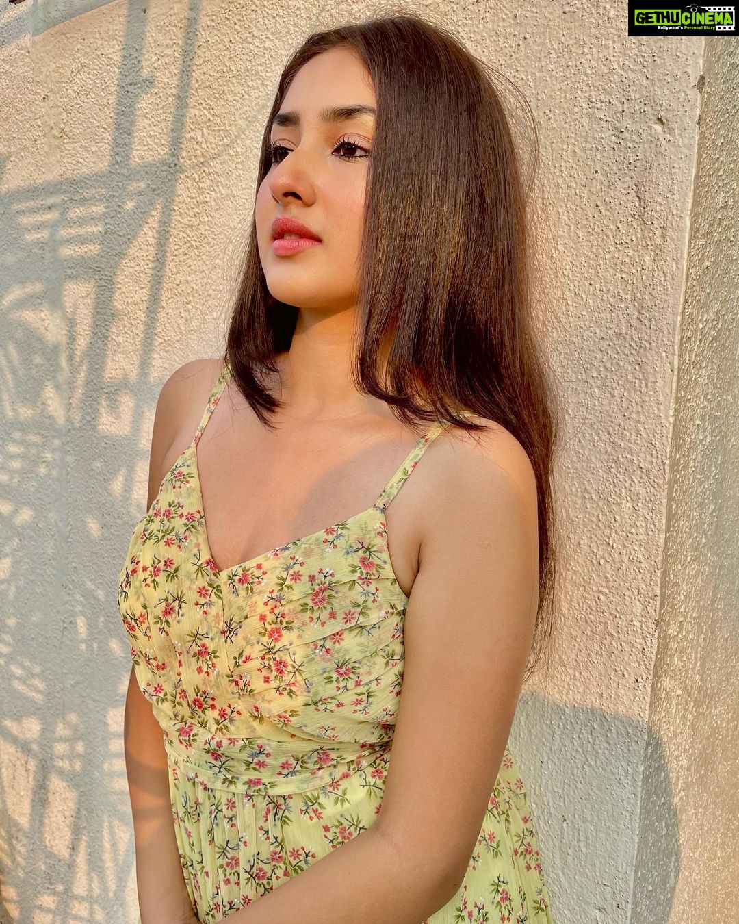 Anchal Sahu Instagram - Naina tere kajrare, naino pe hum dil haare hai🌻✨