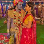 Anchal Sahu Instagram - हे कान्हा, मै तेरी बाहों के गिरफ़्त में महफूज हूँ |🌹 Excited for today’s episode? You know the drill…😉 #barristerbabu ❤️