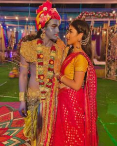 Anchal Sahu Instagram - हे कान्हा,
मै तेरी बाहों के गिरफ़्त में महफूज हूँ |🌹

Excited for today’s episode?
You know the drill…😉

#barristerbabu ❤️