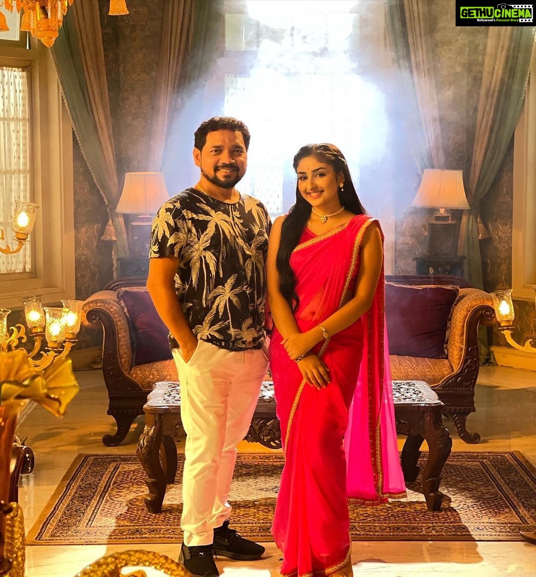 Anchal Sahu Instagram - It’s indeed a treat to watch the director-actor duo sharing the screen💫💕 The man behind our power packed performance! Your directional instincts are par excellence🤍 Learning everyday something new, something different from you😊 Keep watching Barrister babu every mon-fri 8:30pm only on @colorstv #barristerbabu
