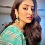 Anchal Sahu Instagram - Aise khwabon se bahar nikalna zaruri hai kya…?🌙✨