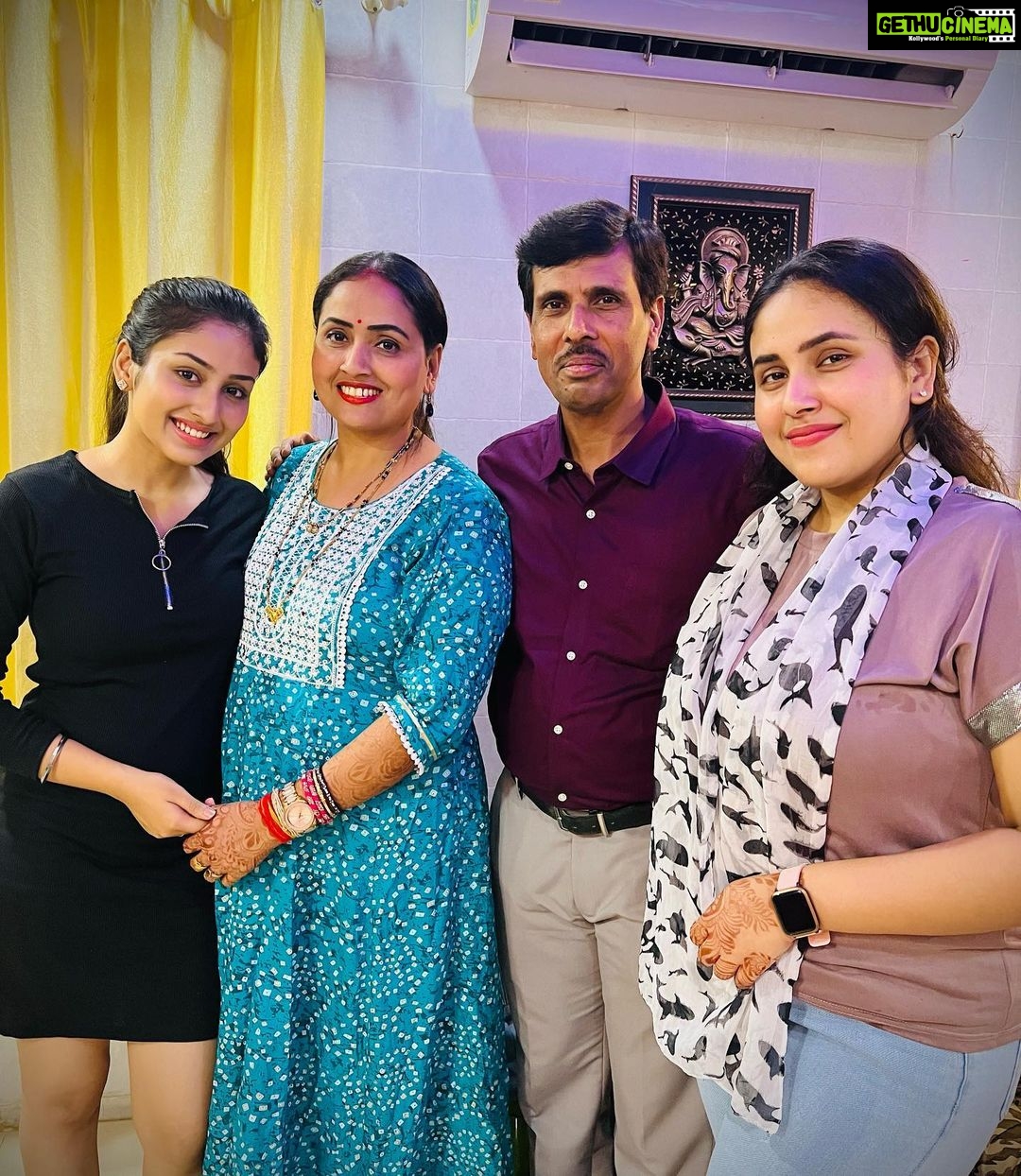 Anchal Sahu Instagram - Family is life's greatest blessing and here we are cherishing these moments today, tomorrow and always ❤️ I nominate @vaishnavimacdonald_official, @alkamogha and @tanvi.dogra to upload your #goodbyefamilyphoto and celebrate with them by watching #GoodbyeOnOct7 at just Rs 150☺️ #FamilyHaiTohSabKuchHai @amitabhbachchan @rashmika_mandanna @neena_gupta @ektarkapoor @balajimotionpictures #GoodCo