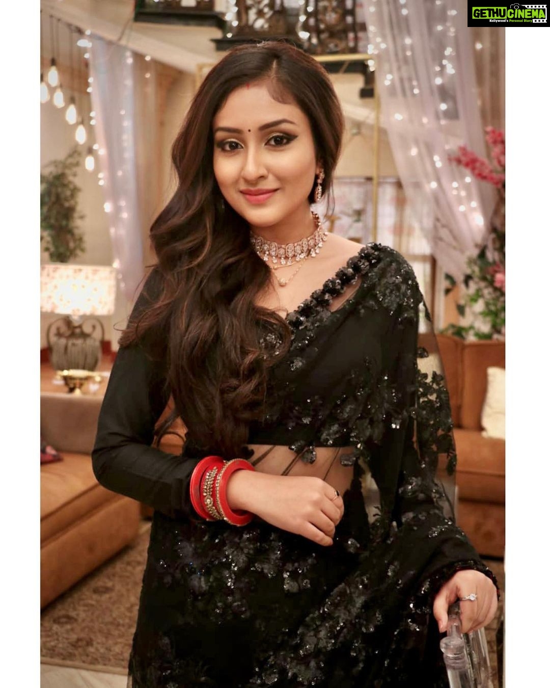 Anchal Sahu Instagram - Chalte chalte yunhi koi mil gaya tha , Sare raah chalte chalte!🌻✨