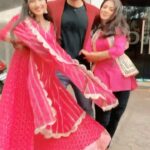 Anchal Sahu Instagram - We girls don’t believe in sharing a man, so we eliminated him… huh 💁🏻‍♀️😉 P.S Wait for my Mukka in the end 😄🦾 #parineetii #setfun #reelitfeelit You’ve gotta groove and move to this absolute cracker - #ThePunjaabbanSong! All the Best team #JugJuggJeeyo @karanjohar @apoorva1972 @anilskapoor @varundvn @neetu54 @kiaraaliaadvani @manieshpaul @dharmamovies @anchalsahuofficial @ankurvermaofficial @ektarkapoor SJ Studios