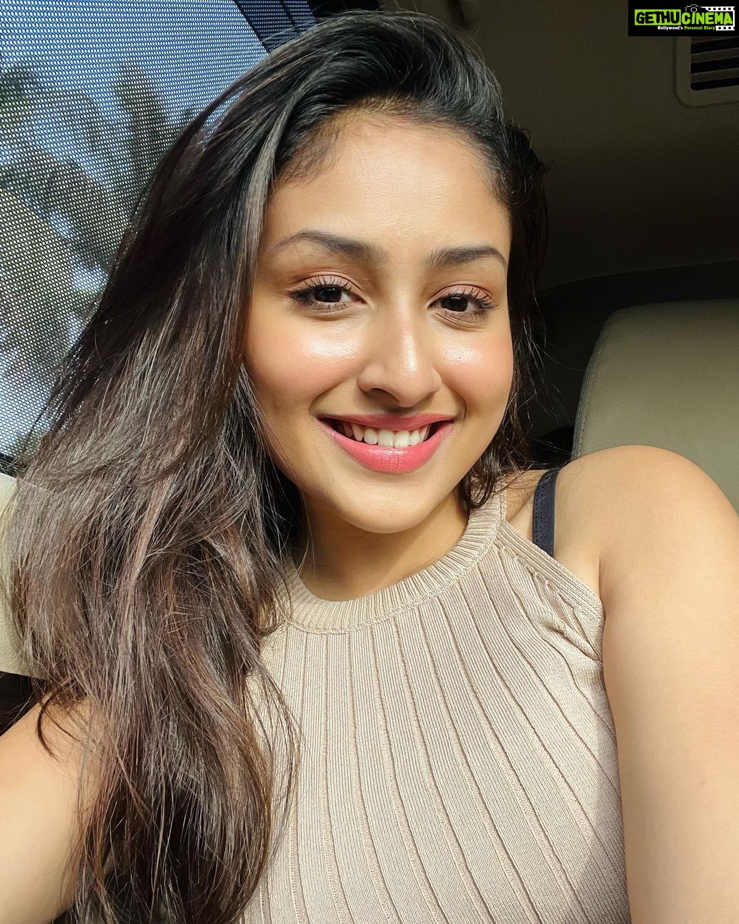 Anchal Sahu Instagram - Naina nawaabi ji , Dekhe hain sab ji , Phir bhi na samjhe ishaare !🤎