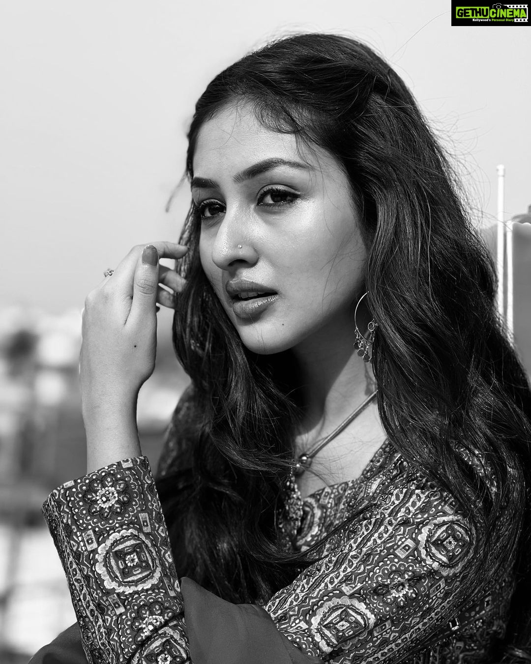 Anchal Sahu Instagram - Ik tum hi nahi tanha Ulfat mein meri rusva..❤️
