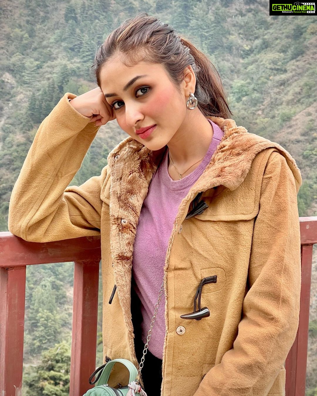 Anchal Sahu Instagram - Tum aadat bano humari Hum bigad jaayengee!! Mussoorie-Queen Of Hills