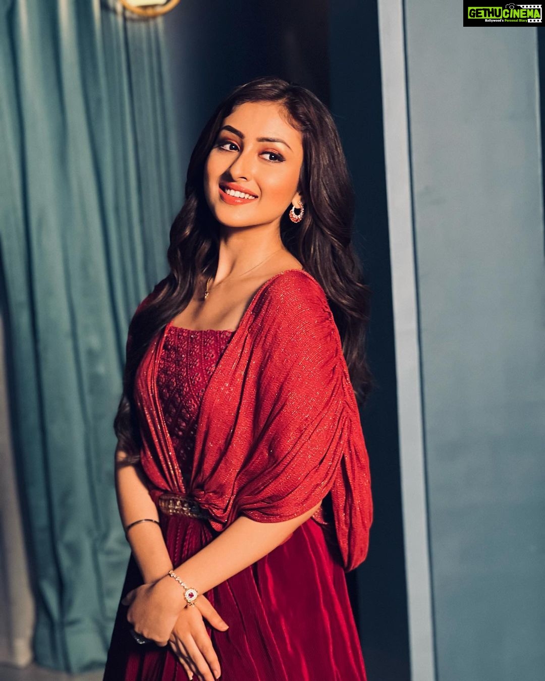 Anchal Sahu Instagram - Kaisi paheli hai Yeh kaisi paheli zindagani!!🤍