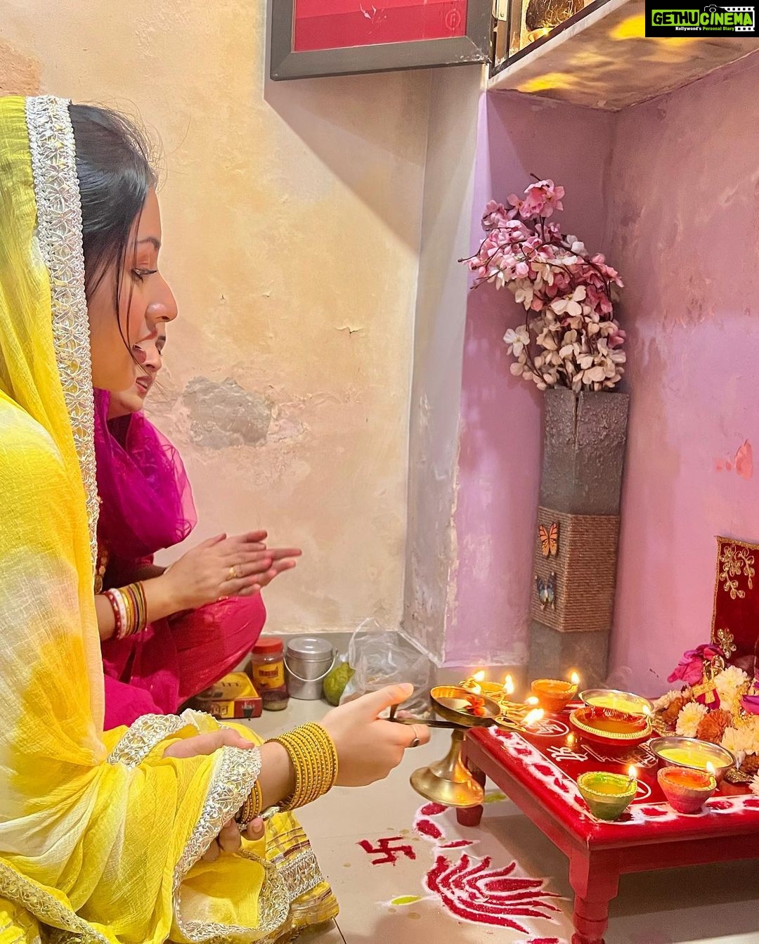 Anchal Sahu Instagram - Happy Diwali!! Here’s to love, light and laughter💛😇 #Diwali2022
