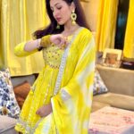 Anchal Sahu Instagram - Happy Diwali!! Here’s to love, light and laughter💛😇 #Diwali2022