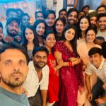Anchal Sahu Instagram - I hate goodbyes!! Couldn’t hold it more, I’ll miss being directed by you and your presence on the sets✨ The vibe won’t be the same anymore Bas shukriya ,itna kuch sikhaane keliye!😇💕 Thankyouu for all those teachings and blessings will cherish it for life✨ @muzzudesai sir!! @shubham7273 tumhe toh pata hi hoga humein “katori” mein “Parle-G” biscuit khaana pasand hai😂❤️ @sohailk98 will miss you soo much🤍🤍 You’ll always be the OG’s😁 All the very best for the new showw!!🤗 #parineetii SJ Studios