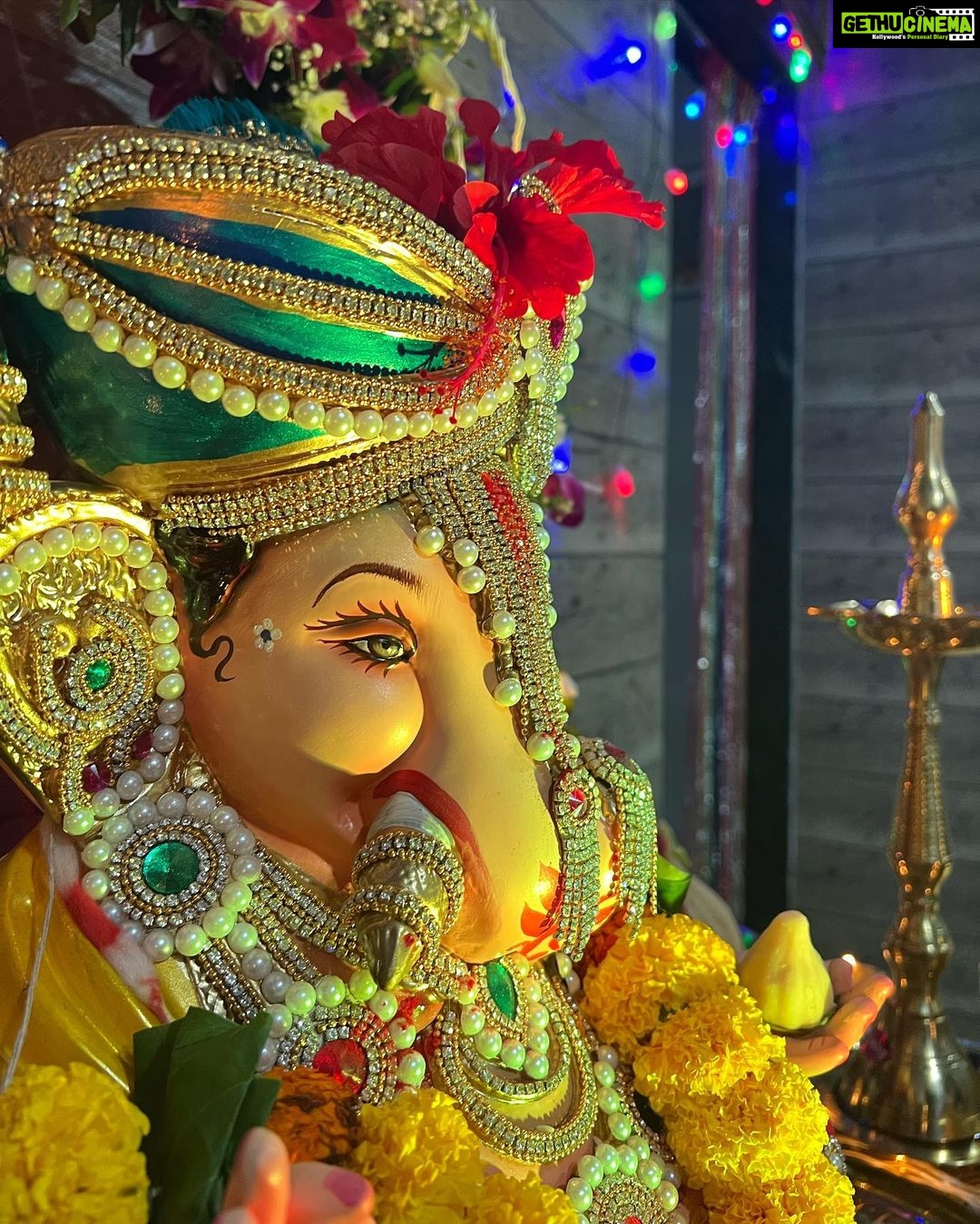 Anchal Sahu Instagram - गणपति बप्पा मोरया!🤍🙏🏻 #ganeshchaturthi2022