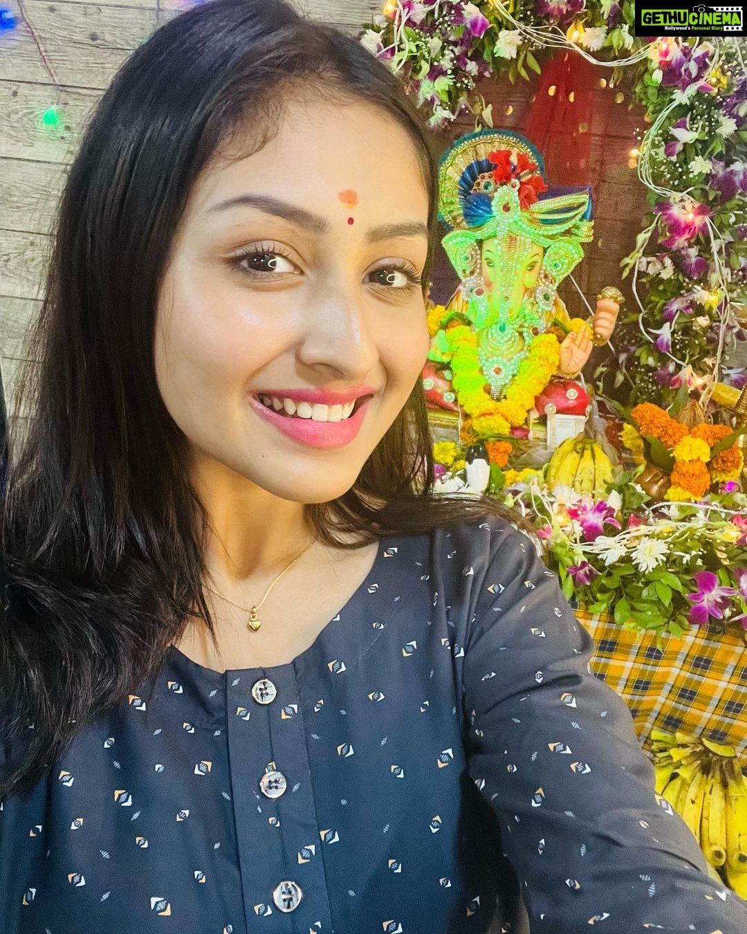 Anchal Sahu Instagram - गणपति बप्पा मोरया!🤍🙏🏻 #ganeshchaturthi2022