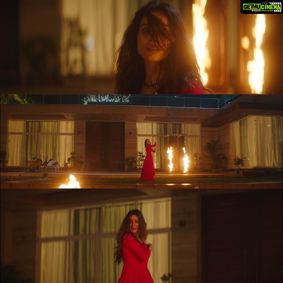 Aneri Vajani Instagram - Thankyou for all the love for our song #Awaaznahihoti on @zeemusiccompany it’s one of my most favourite music videos 💫 #anerivajani #awaaz #awaaznahihotidiltootneki #zeemusiccompany #zeeoriginal #musicvideo