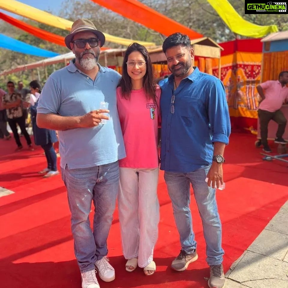 Aneri Vajani Instagram - The #people who #love u for what u r and not for what u can do for them..... #sarthakdasgupta #anerivajani @music_teacher_official @vajanianeri @streets_with_sarthak