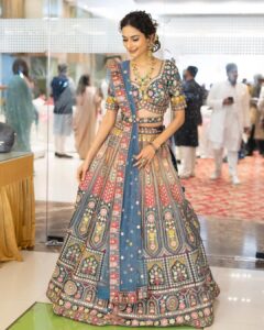 Aneri Vajani Instagram - I may not be the girl with perfect hair , who can wear white without spilling on it.But do I rock lehenga choli like a star or what ?!!?!! 😆😆💫💫🕺🕺🙈🙈 
 
 
 

Outfit :- @samyakkclothing 
Jewellery :- @sonisapphire 
Hmu :- @makeupbyshivanidesai 
Styled :- @priyavajani 
 
 
 
 
#anerivajani #lehengacholi #indianwedding #mumbai #familytime