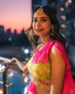 Aneri Vajani Instagram - Let Your Soul Glow 💫🌸 
 
 
 
Outfit :- @jiyabyveerdesignstudio 
Jewllery:- @sonisapphire 
Makeup :- @kavitaparmar_makeup_hair 
Hair :- @sunny_hairr 
Styled by :- @priyavajani 
 
 
#anerivajani #indowestern #goodvibes #happiness #happyfriday #explore #indianwedding #dressup #outfitoftheday
