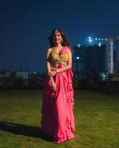 Aneri Vajani Instagram - Let Your Soul Glow 💫🌸 
 
 
 
Outfit :- @jiyabyveerdesignstudio 
Jewllery:- @sonisapphire 
Makeup :- @kavitaparmar_makeup_hair 
Hair :- @sunny_hairr 
Styled by :- @priyavajani 
 
 
#anerivajani #indowestern #goodvibes #happiness #happyfriday #explore #indianwedding #dressup #outfitoftheday