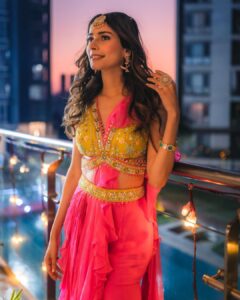 Aneri Vajani Instagram - Let Your Soul Glow 💫🌸 
 
 
 
Outfit :- @jiyabyveerdesignstudio 
Jewllery:- @sonisapphire 
Makeup :- @kavitaparmar_makeup_hair 
Hair :- @sunny_hairr 
Styled by :- @priyavajani 
 
 
#anerivajani #indowestern #goodvibes #happiness #happyfriday #explore #indianwedding #dressup #outfitoftheday