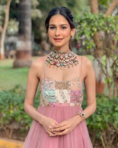 Aneri Vajani Instagram - 🌸 
 
 
 
 

Outfit :- @geethikakanumilli 
Jewllery:- @sonisapphire 
HMU : @kavitaparmar_makeup_hair 
Styled by : @priyavajani