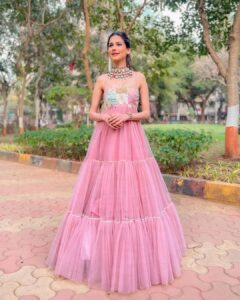 Aneri Vajani Instagram - 🌸 
 
 
 
 

Outfit :- @geethikakanumilli 
Jewllery:- @sonisapphire 
HMU : @kavitaparmar_makeup_hair 
Styled by : @priyavajani
