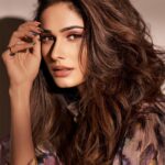 Aneri Vajani Instagram - Main Apni Favourite hu! 🌸🙈 Shot by : @amitkhannaphotography HMU : @sahil_anand_arora Styled by : @priyavajani Jewlery:- @myanayra Outfit :- @dziinebydeepa @viralmantra #anerivajani #mainapnifavouritehoon #newwork #explore #amitkhannaphotography