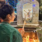 Aneri Vajani Instagram – Merry Christmas 🤶🎄💫 
Lets each one of us find Peace within 💫 
 
 
 
#merrychristmas #thattimeoftheyear #prayingforpeace #gratitude #december2022