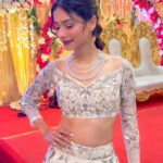 Aneri Vajani Instagram - 🤍 Styled : @priyavajani Outfit :- @bydivyaaggarwal Jewllery:- @sonisapphire Makeup :- @makeup_by_aashifa Hair :- @hair__by__fouzia Lashes : @flibbertigibbetbeautty 💅 : @nailed_it_nailsss #anerivajani #white #kolkata #whiteliving #shaddiseason #december #favouritemonth #explore #fashion #fashionstyle #nailedit