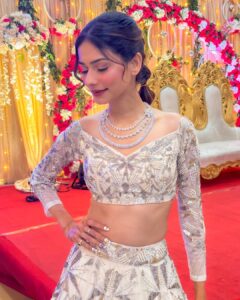 Aneri Vajani Instagram - 🤍 
 
Styled : @priyavajani 
Outfit :- @bydivyaaggarwal 
Jewllery:- @sonisapphire 
Makeup :- @makeup_by_aashifa 
Hair :- @hair__by__fouzia 
Lashes : @flibbertigibbetbeautty 
💅 : @nailed_it_nailsss 
 

 
#anerivajani #white #kolkata #whiteliving #shaddiseason #december #favouritemonth #explore #fashion #fashionstyle #nailedit