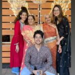 Aneri Vajani Instagram - Saal Mubarak 🪔💫 From Me and Mine !! 💫💫 #anerivajani #saalmubarak #loveandlight #familytime #besttime #diwali