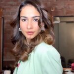 Aneri Vajani Instagram - From Cute to Hot 🔥, @vajanianeri slaying it with her new hair do 💯 Hair by @vivek_shyam_bhatia at @very_v_salon . #VeryVsalon #mumbaisalon #haircolor #anerivajani #vajanianeri #bestsalon #haircolorspecialist #celebritysalon #celebrityhairstylist #tvactress #televisionactor #anupamaa #mukku #khatronkekhiladi12
