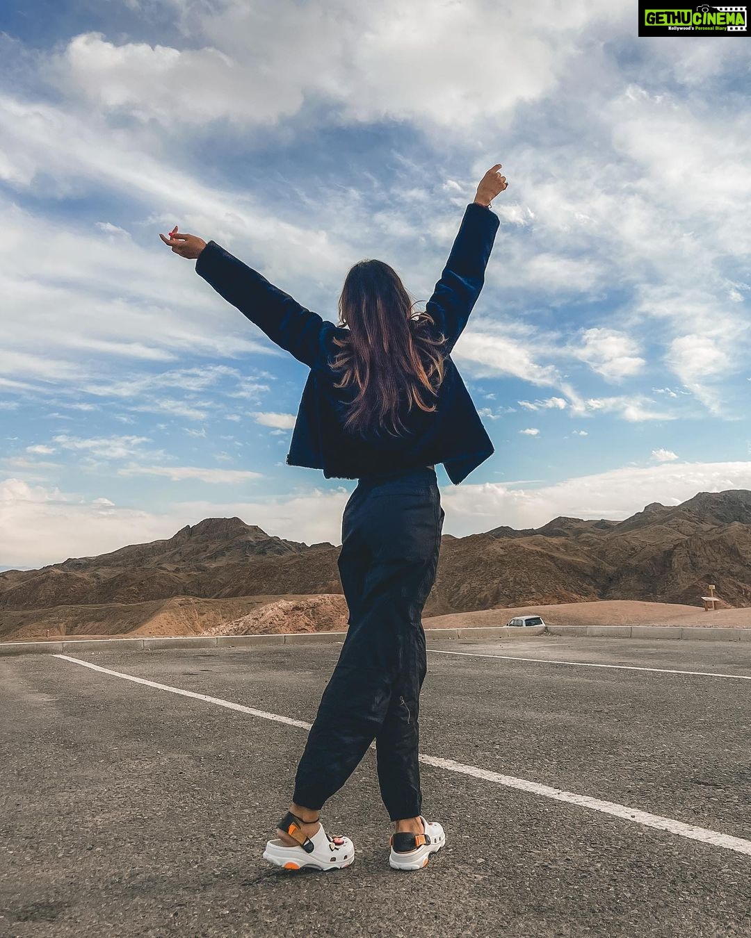 Aneri Vajani Instagram - Somewhere in your journey don’t forget to turn around and enjoy the view! 💫 swipe right to enjoy the view 🇰🇿 #anerivajani #kazakhstan #travelphotography #explore #happiness #itsoktonotbeok #timeswillchange #love #cannon Kazasthan Almaty