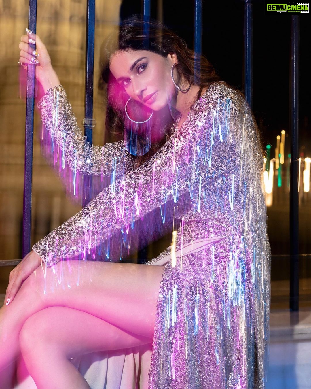 Aneri Vajani Instagram - 2023 We are Readyyy for you!!!! 💫💫 Happy New year 🌸 Photography- @ajpictography Styled by @riyabhatu_ Managed by @mugshotmedia Make up @kunika_jain Nails : @nailed_it_nailsss #anerivajani #newyear #2023 #bringiton