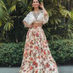 Aneri Vajani Instagram - 💫 Outfit : @shraddharambhia_official Jewelry- @kharikajai @viralmantra MUA :- @sahil_anand_arora Styled :- @priyavajani #anerivajani #holidayseason #weddingseason #explore #december