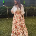 Aneri Vajani Instagram - 💫 Outfit : @shraddharambhia_official Jewelry- @kharikajai @viralmantra MUA :- @sahil_anand_arora Styled :- @priyavajani #anerivajani #holidayseason #weddingseason #explore #december