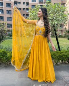 Aneri Vajani Instagram - 💛 Outfit :- @neerusindia Jewllery:- @avior.jewels @viralmantra Makeup :- @makeup_by_aashifa Hair :- @hair__by__fouzia @nehaadhvikmahajan Thankyou for this outfit ♥️ #anerivajani #yellowsuit #kolkata #moffi #weddingseason #december