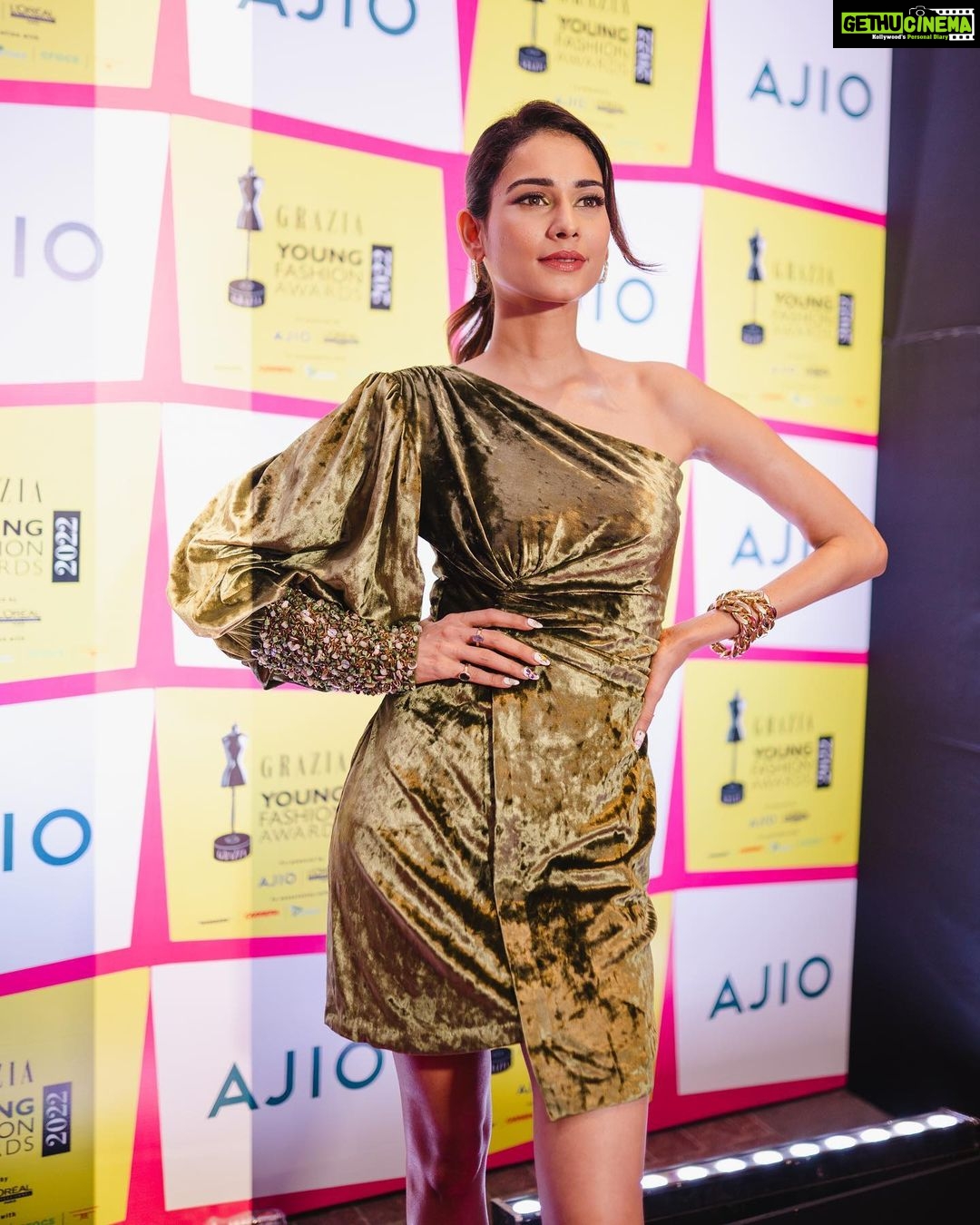 Aneri Vajani Instagram - About last night at @graziaindia 💫 Outfit:- @nirmooha Jewllery:- @avior.jewels @viralmantra Mua:- @kefibykritika Styled : @priyavajani #anerivajani #graziayoungfashionawards2022 #fashion