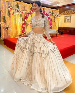 Aneri Vajani Instagram - 🤍 
 
Styled : @priyavajani 
Outfit :- @bydivyaaggarwal 
Jewllery:- @sonisapphire 
Makeup :- @makeup_by_aashifa 
Hair :- @hair__by__fouzia 
Lashes : @flibbertigibbetbeautty 
💅 : @nailed_it_nailsss 
 

 
#anerivajani #white #kolkata #whiteliving #shaddiseason #december #favouritemonth #explore #fashion #fashionstyle #nailedit