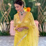 Aneri Vajani Instagram - 🌸 Outfit :- @ranbirmukherjeeofficial @ranbirmukherjee Jewllery:- @sonisapphire Makeup :- @makeup_by_aashifa Hair :- @hair__by__fouzia Styled by : @priyavajani #anerivajani #kolkata #weddingstyle #december #moffi #saree #yellowsaree