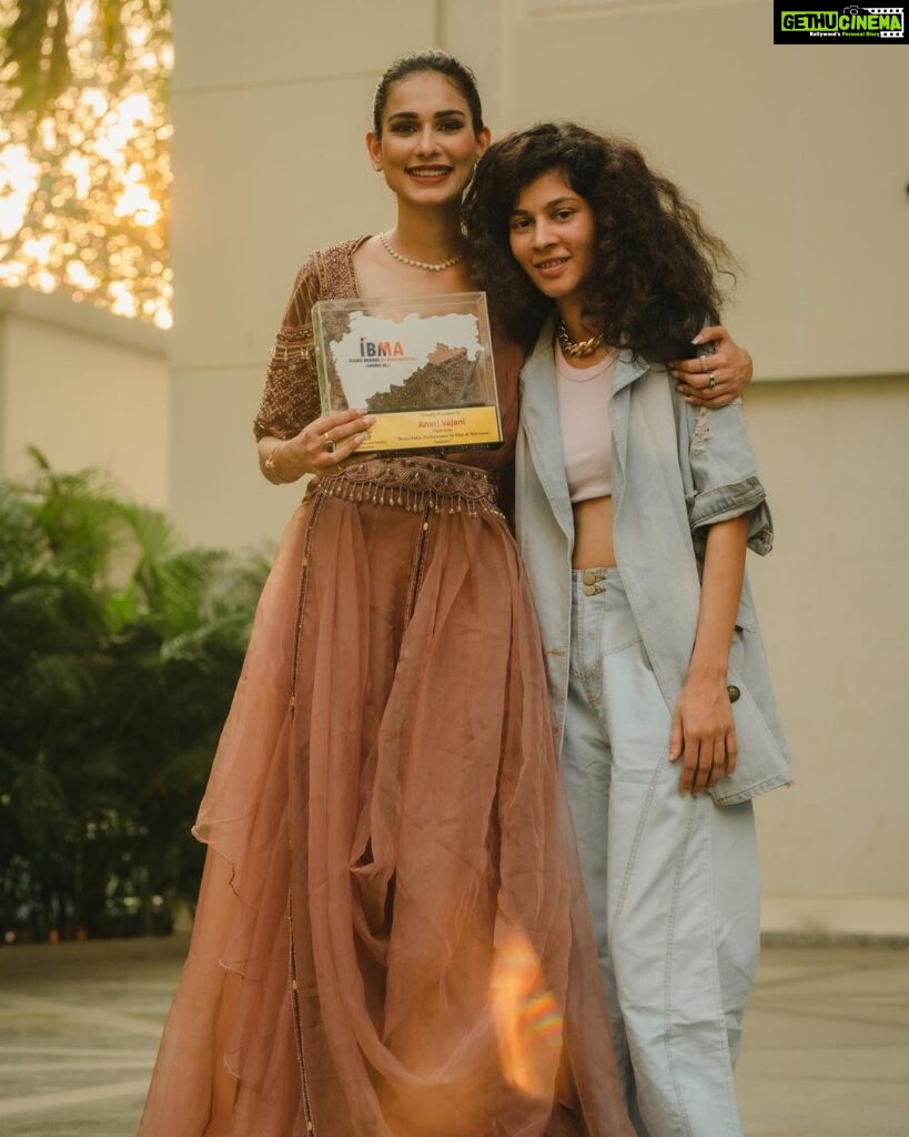 Aneri Vajani Instagram - IBMA- 2022 Iconic Brands of Maharashtra ! Style Icon of the year! Thank-you to the Government of Maharashtra for this Honour I’m humbled! Special Thankyou to my baby sister yet again! It’s all because of you♥️ Styled by : @priyavajani Outfit :- @bydivyaaggarwal Jewellery :- @malkishjewels 💅: @nailed_it_nailsss HMU : @kavitaparmar_makeup_hair #styleicon #styleicon2022 #maharashtra #government #humbled #proudparents #bestsister #gratitude #award