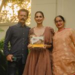 Aneri Vajani Instagram - IBMA- 2022 Iconic Brands of Maharashtra ! Style Icon of the year! Thank-you to the Government of Maharashtra for this Honour I’m humbled! Special Thankyou to my baby sister yet again! It’s all because of you♥️ Styled by : @priyavajani Outfit :- @bydivyaaggarwal Jewellery :- @malkishjewels 💅: @nailed_it_nailsss HMU : @kavitaparmar_makeup_hair #styleicon #styleicon2022 #maharashtra #government #humbled #proudparents #bestsister #gratitude #award
