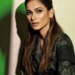 Aneri Vajani Instagram - 💚 Shot by : @amitkhannaphotography Styled by : @priyavajani HMU : @sahil_anand_arora Outfit :- @siddhantagrawallabel Jewlery:- @malkishjewels #anerivajani #kathrinefeels #explore #amitkhannaphotography #patience