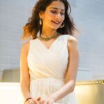 Aneri Vajani Instagram – Poo Bani Parvati 🤍😆😅 
 
 
📍 : @ac0studios 
Styled : @priyavajani 
Jewellery: @arzonai_jeweallery @arzonai_jeweallery 
 
 
#anerivajani #poobaniparvati #justfeelingfestive #explore #indianclothing