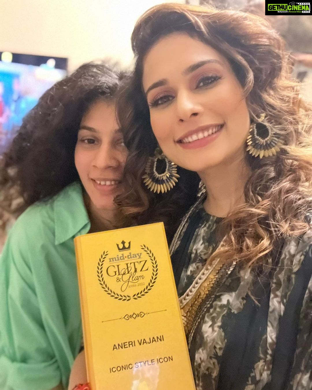 Aneri Vajani Instagram - Last night was honoured to receive the award for the ‘Style Icon of the Year’ @middayindia Glitz & Glam Icoins 2022 !! Thankyou for this recognition means so much! This one belongs to you @priyavajani My Little sister Thankyou for always making me look the best for always being there for me , every time I look good it’s all you and ur hard work! I love you ! ♥️ Styled by : @priyavajani Wearing : @vyoum_official Jewellery: @vyoum_official HMU : @sahil_anand_arora Nails : @nailed_it_nailsss #anerivajani #midday #styleicon #styleicon2022 #mysisteristhebest #designer #stylist #fashion #fashionstyle #happymoments #gratitude #hardwork #bestsisterduo