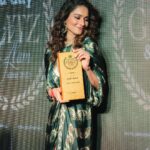 Aneri Vajani Instagram - Last night was honoured to receive the award for the ‘Style Icon of the Year’ @middayindia Glitz & Glam Icoins 2022 !! Thankyou for this recognition means so much! This one belongs to you @priyavajani My Little sister Thankyou for always making me look the best for always being there for me , every time I look good it’s all you and ur hard work! I love you ! ♥️ Styled by : @priyavajani Wearing : @vyoum_official Jewellery: @vyoum_official HMU : @sahil_anand_arora Nails : @nailed_it_nailsss #anerivajani #midday #styleicon #styleicon2022 #mysisteristhebest #designer #stylist #fashion #fashionstyle #happymoments #gratitude #hardwork #bestsisterduo