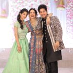 Aneri Vajani Instagram - The Good Looking Vajani’s 🧿💫🕺😆 Outfit :- @samyakkclothing Jewllery:- @sonisapphire Hmu :- @makeupbyshivanidesai Styled :- @priyavajani #anerivajani #vajanisiblings #familytime #besttrio #mygotopeople #bestgang #childhoodmemories